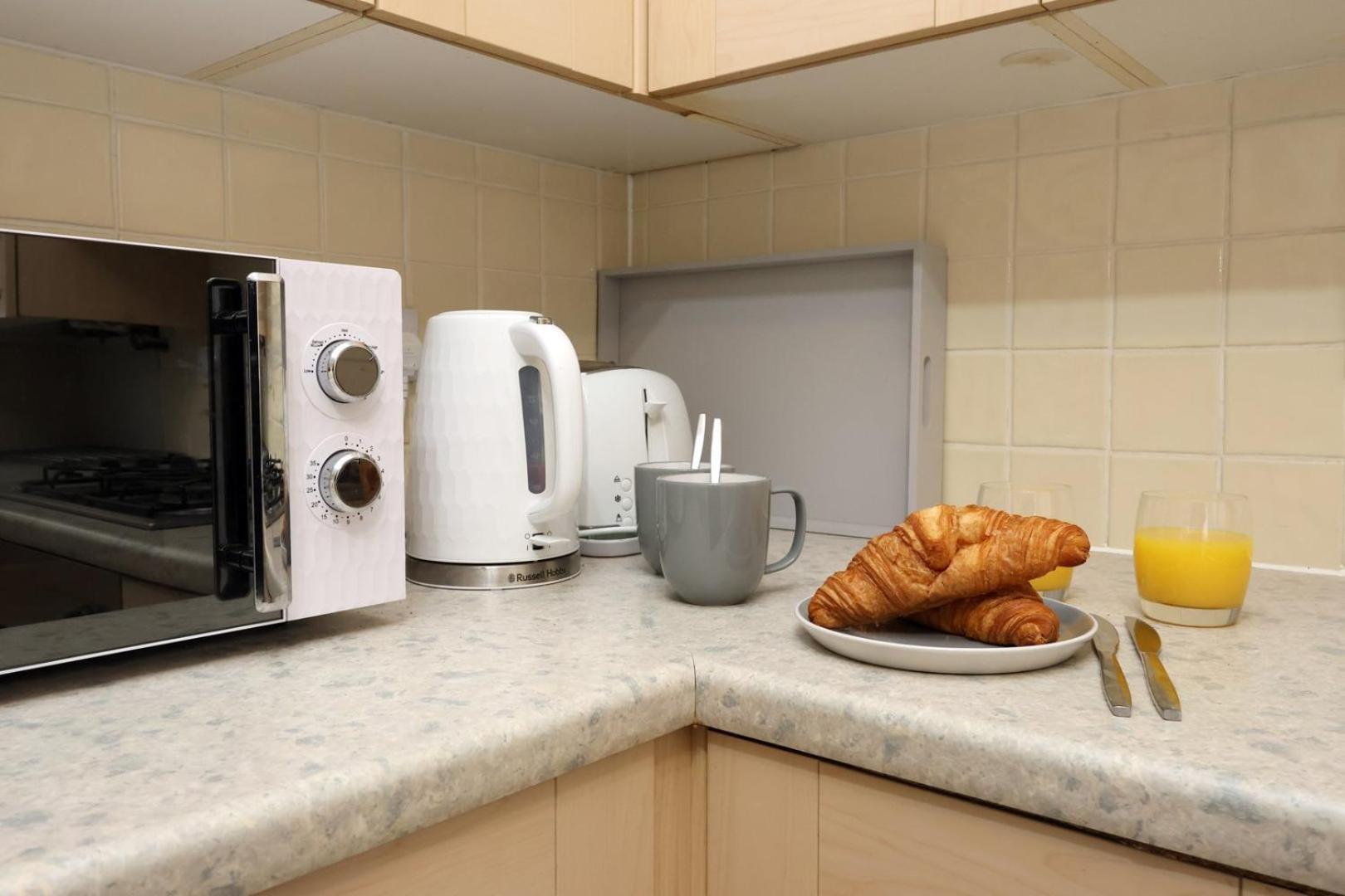Relaxing 2-Bed Coastal Escape In Port Talbot Apartman Kültér fotó