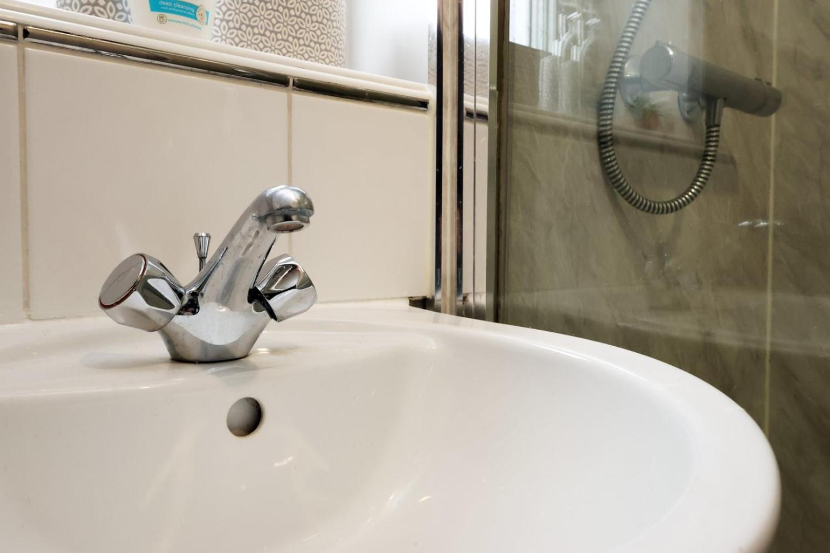 Relaxing 2-Bed Coastal Escape In Port Talbot Apartman Kültér fotó