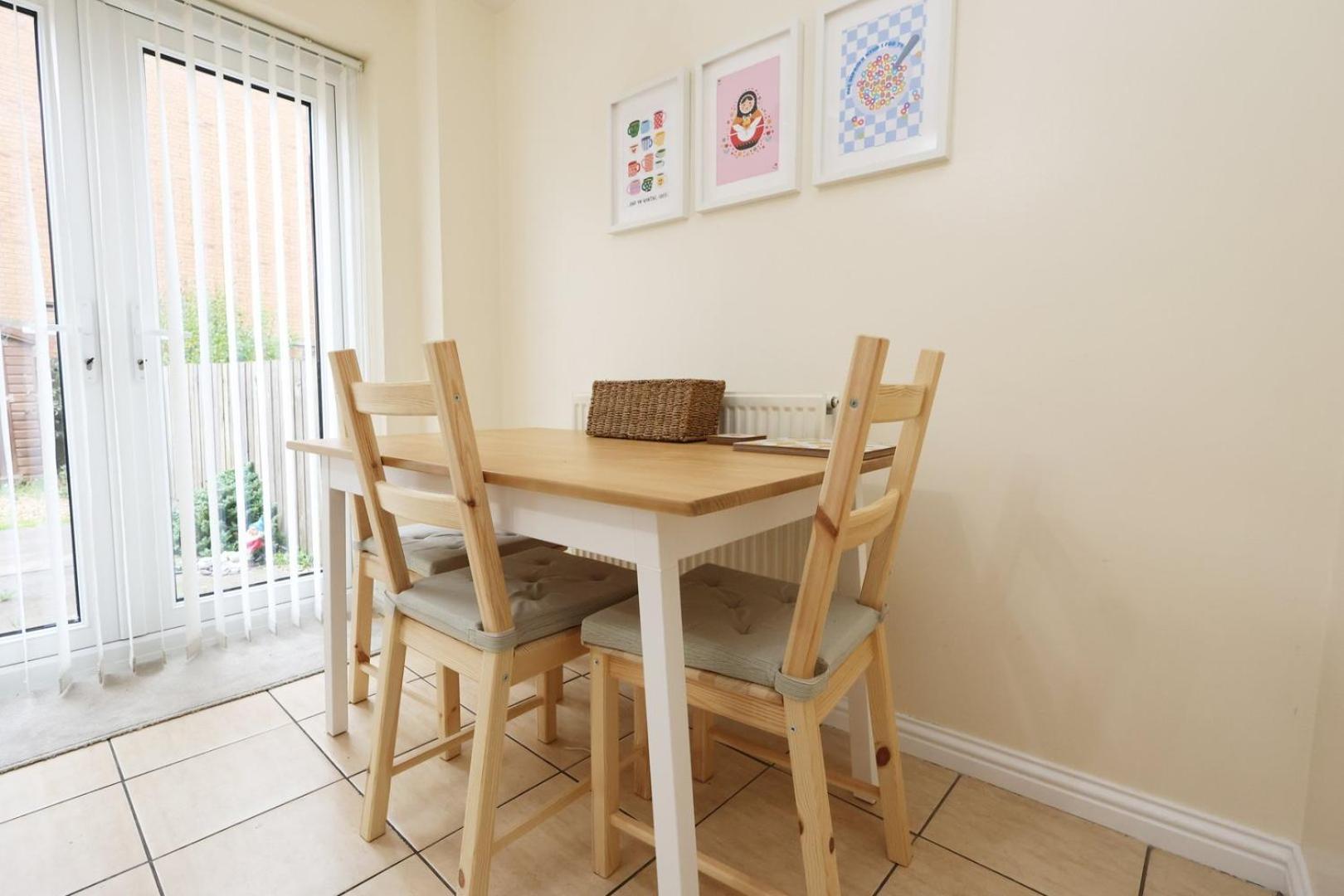 Relaxing 2-Bed Coastal Escape In Port Talbot Apartman Kültér fotó