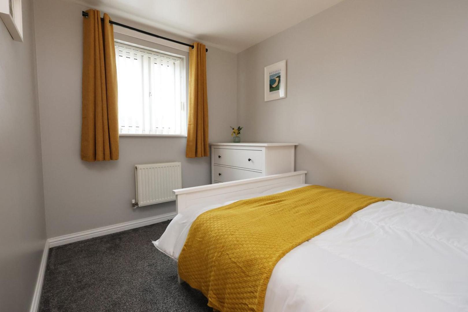 Relaxing 2-Bed Coastal Escape In Port Talbot Apartman Kültér fotó