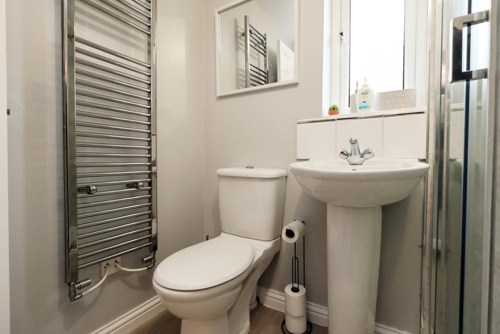 Relaxing 2-Bed Coastal Escape In Port Talbot Apartman Kültér fotó