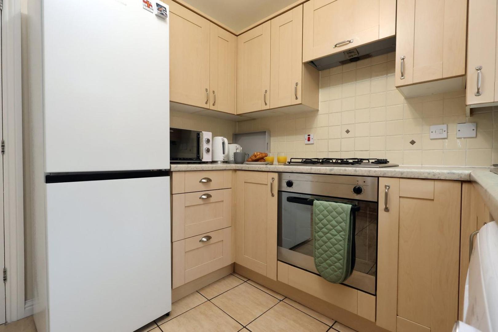 Relaxing 2-Bed Coastal Escape In Port Talbot Apartman Kültér fotó