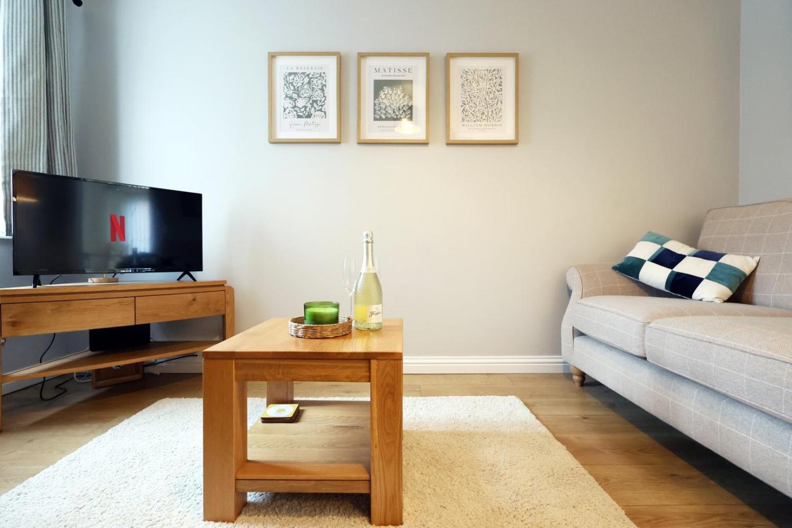 Relaxing 2-Bed Coastal Escape In Port Talbot Apartman Kültér fotó