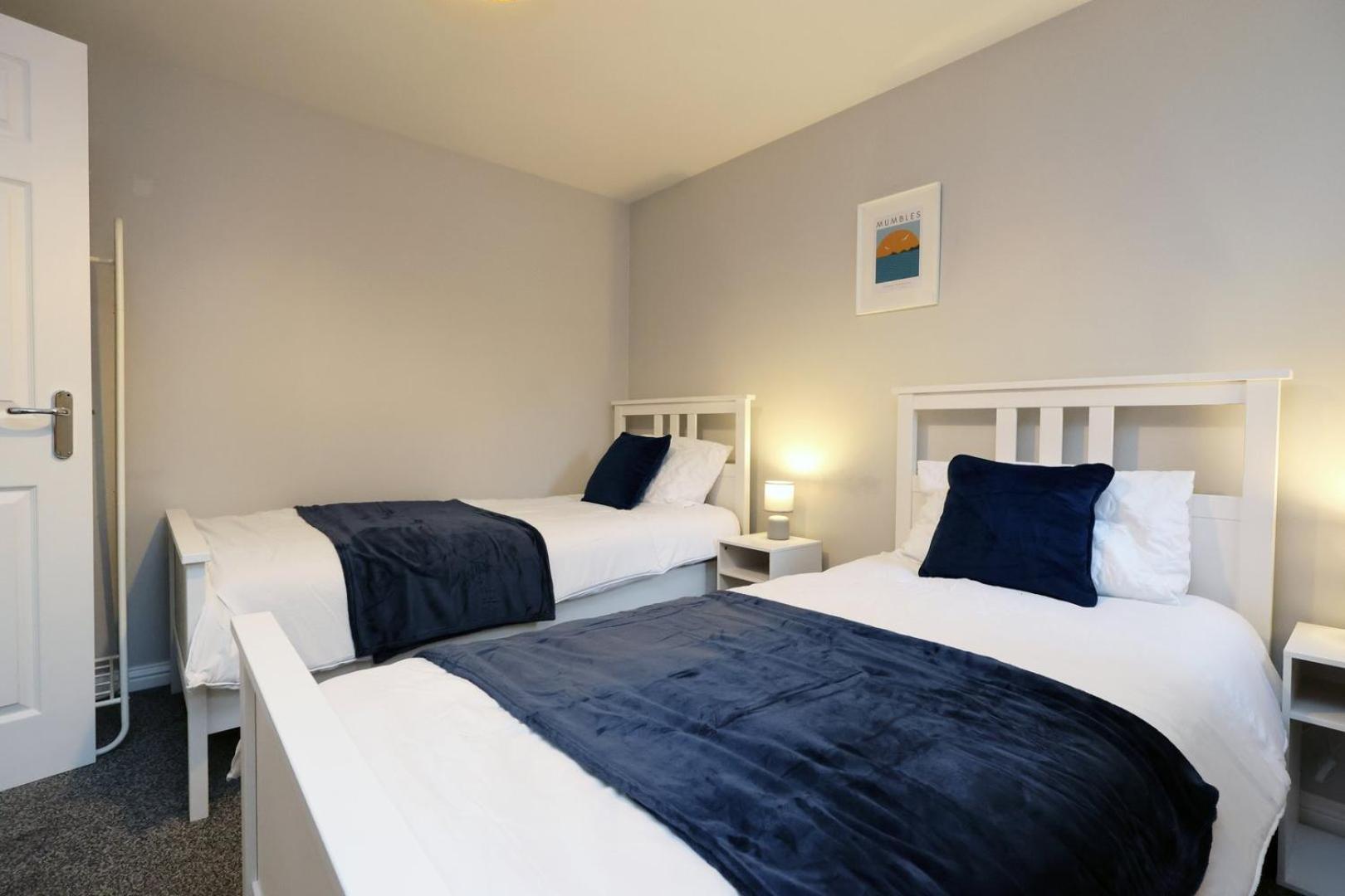 Relaxing 2-Bed Coastal Escape In Port Talbot Apartman Kültér fotó