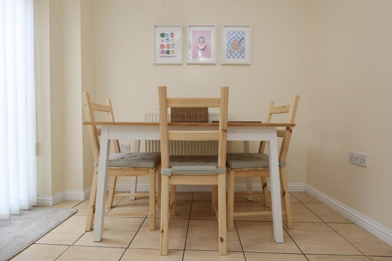 Relaxing 2-Bed Coastal Escape In Port Talbot Apartman Kültér fotó